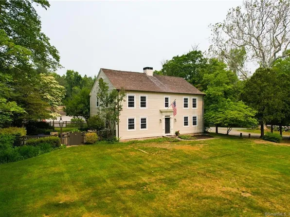 825 New London Turnpike, Stonington, CT 06378