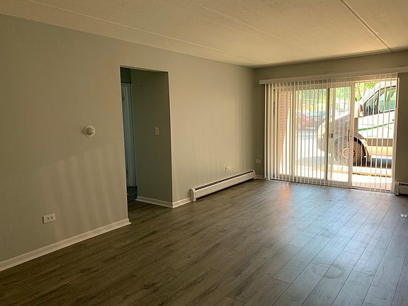 5th image of 170 E Lake St APT 211