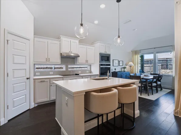 615 Frio Ln, Aubrey, TX 76227