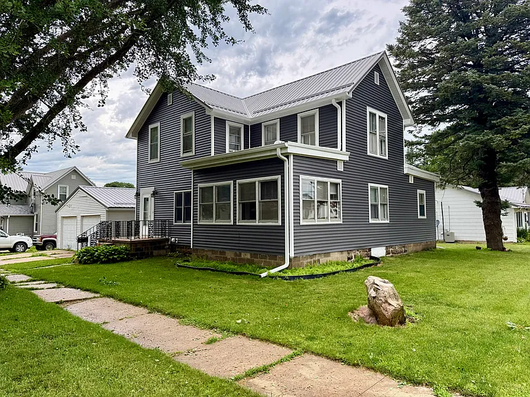 601 Clark St — Photo 1