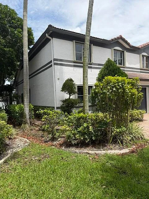 3 bed, 2.5 bath, 1887 sqft, $3,295 — Photo 2