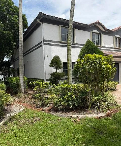 2440 NW 99th Way — Photo 2