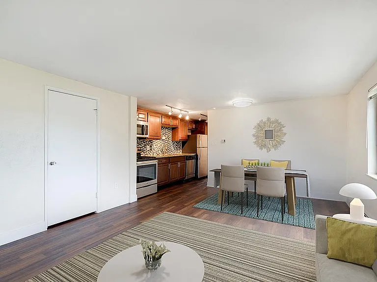 15 N Washington St — Photo 2