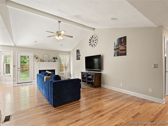 2nd image of 3006 Louise Way