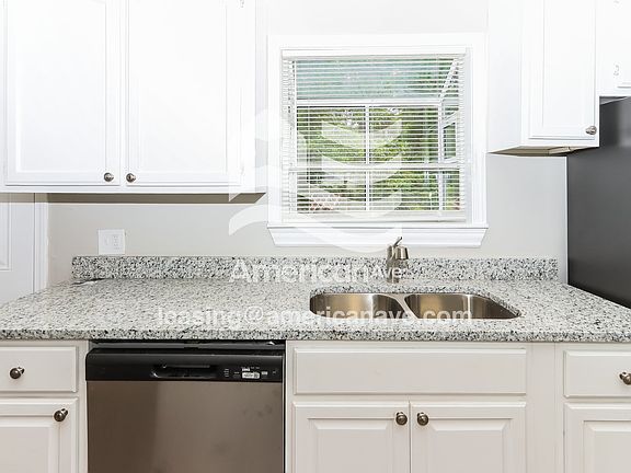 1434229_003_kitchen_12928259.jpg