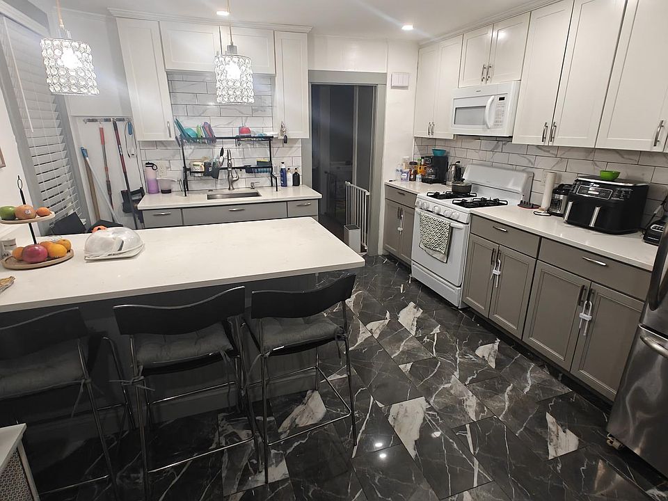 1st image of 42 Ashland St Floor 2