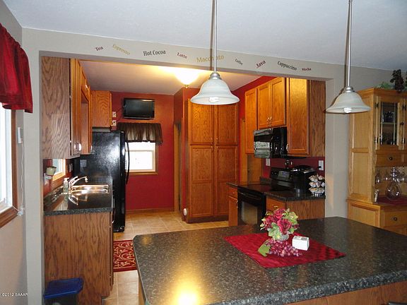 4th image of 909 Cedar St