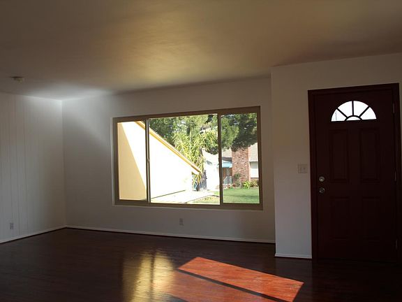 Entry Room and Street View