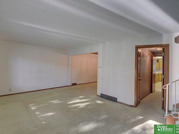 5th image of 3010 S 49th Ave