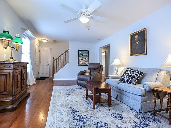 3rd image of 4186 Foxwood Dr