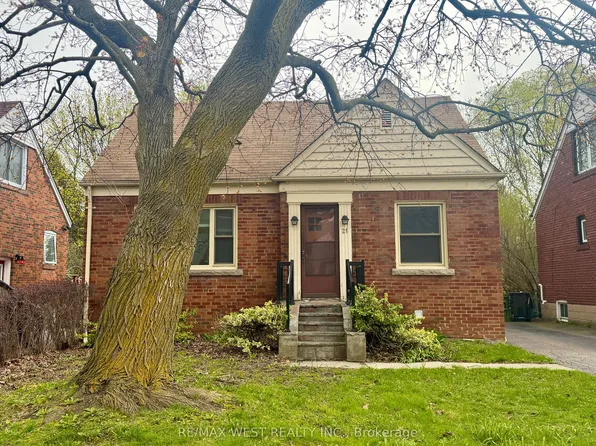 21 Plaxton Dr, Toronto, ON M4B 2P6