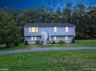 211 Shag Bark Rd, Taunton, MA 02780