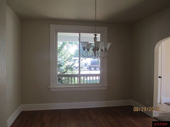 4th image of 811 N Broadway St