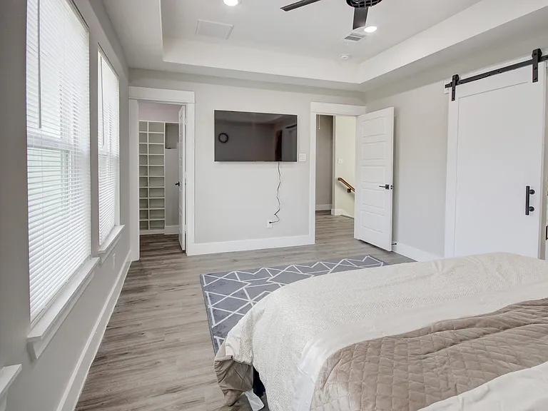 9305 Tower St — Photo 25