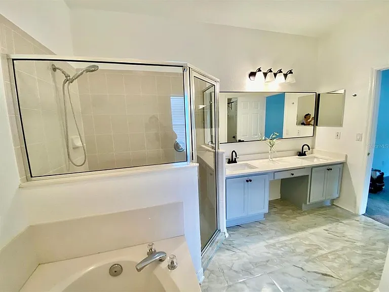 3837 Fallscrest Cir — Photo 16