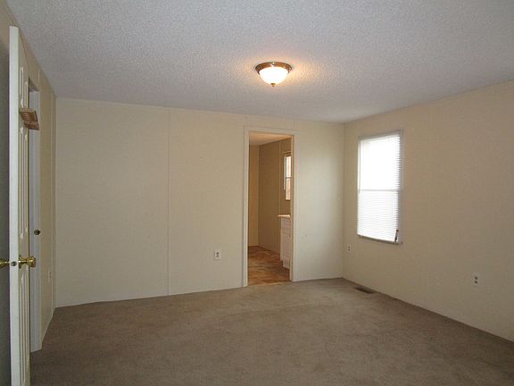 4th image of 141 Fox Chase Blvd