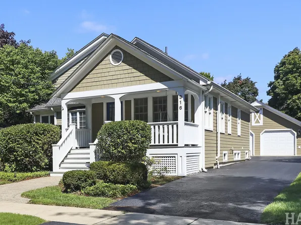 316 W Station St, Barrington, IL 60010