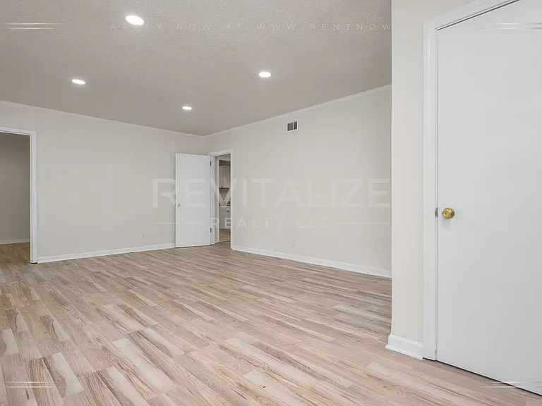 2505 Robin Hood Dr — Photo 16