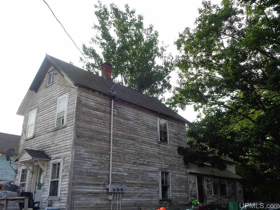 2nd image of 23458 Fir Ave