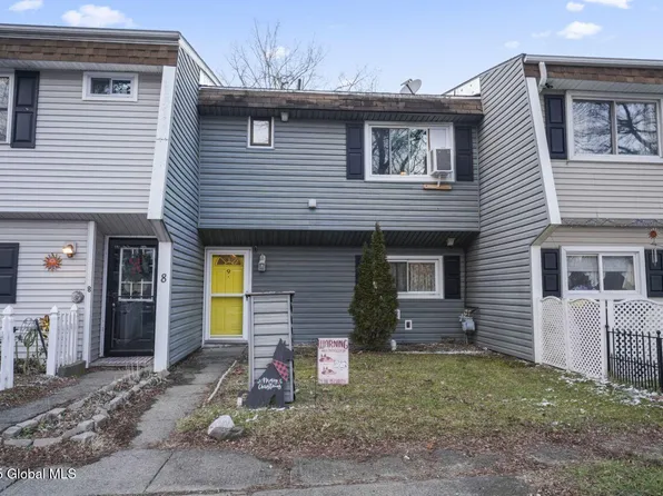 9 Tenandaho Lane, Mechanicville, NY 12118