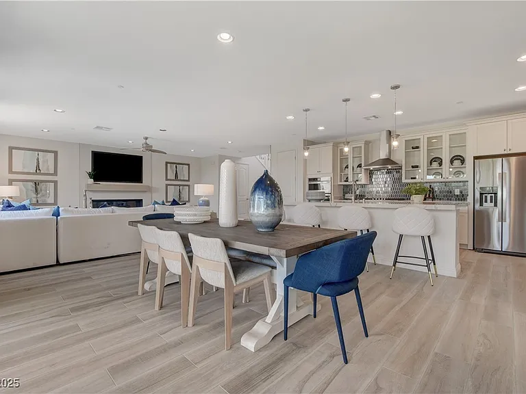 1075 N Water St — Photo 23