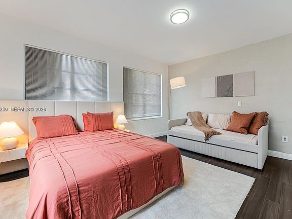 2nd image of 301 SW 10th Ave #2