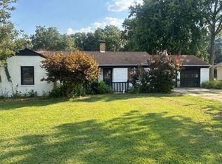 13 Southern Dr, Decatur, IL 62521