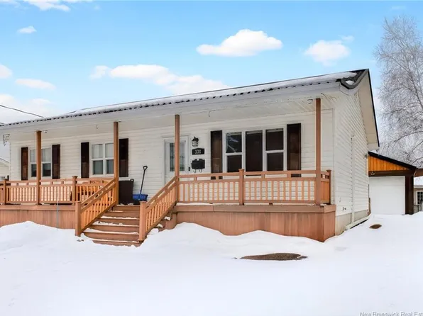 338 Ste Croix St, Dieppe, NB E1A 1Y7
