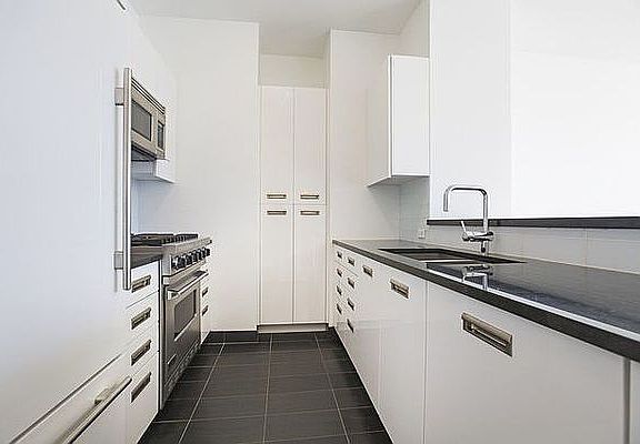 4th image of 4630 Center Blvd APT 509