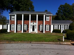 844 Woodmoor Dr, Saint Louis, MO 63132