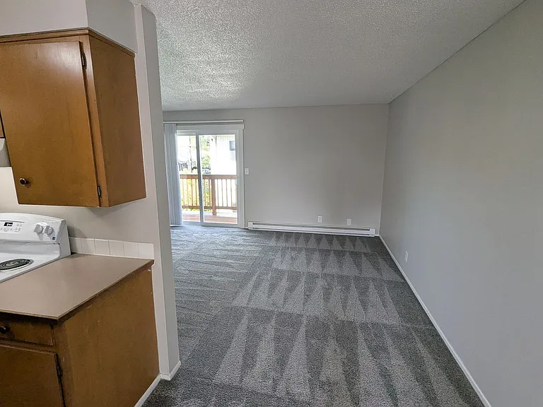 1145 Rural Ave SE — Photo 4