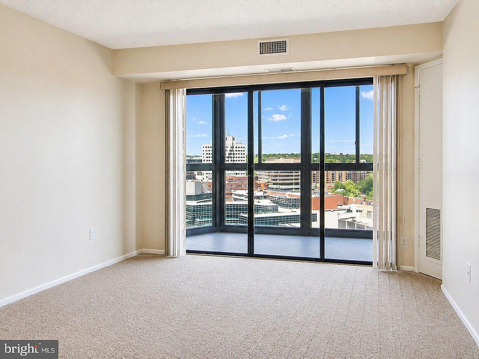 2nd image of 900 Stafford St #1917