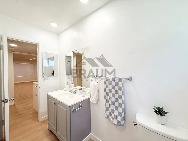 6041 WHITSETT — Photo 15