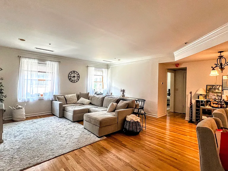 600 Hudson St #3B — Photo 3