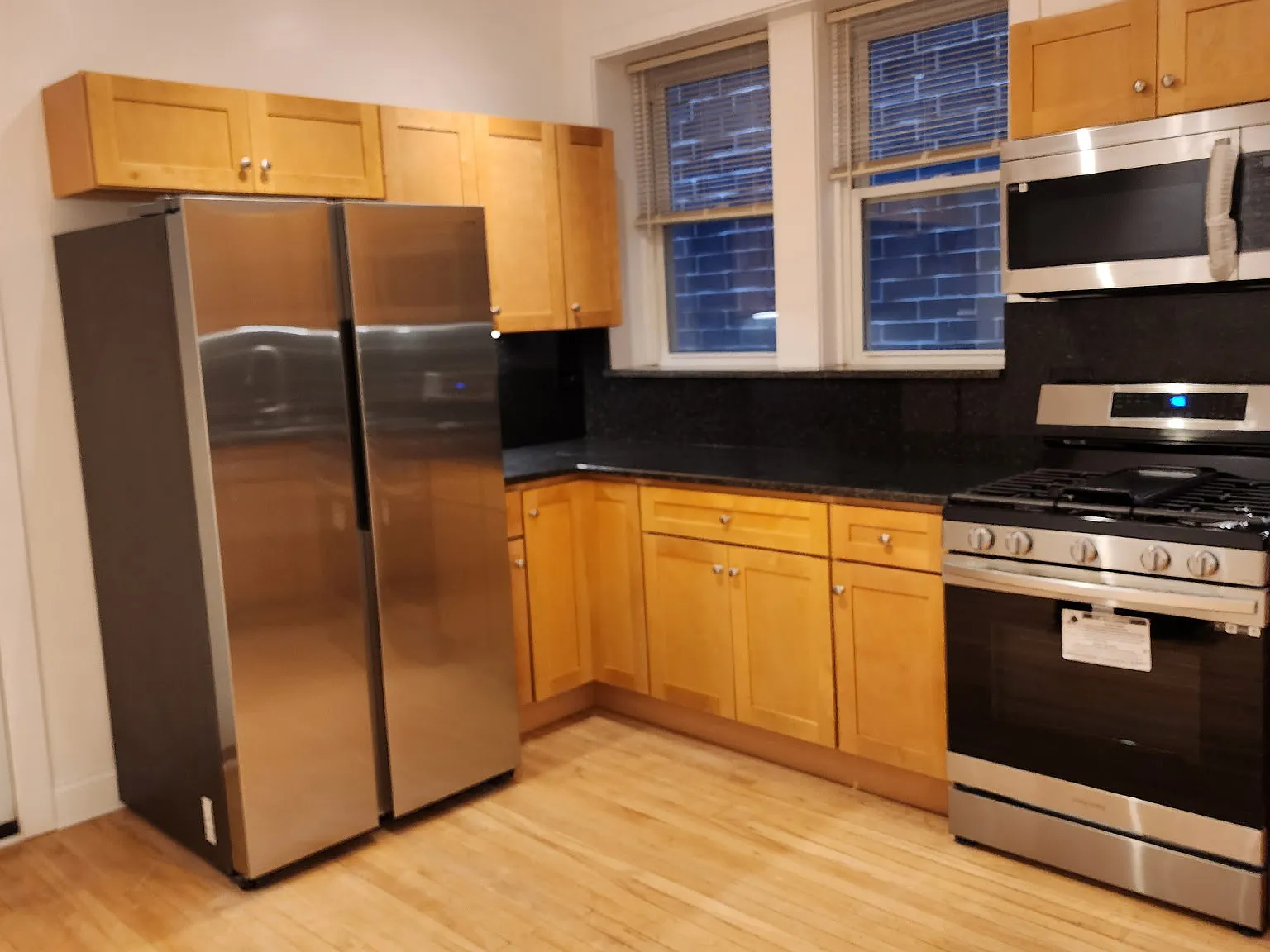 3 bed, $2,565 — Photo 2