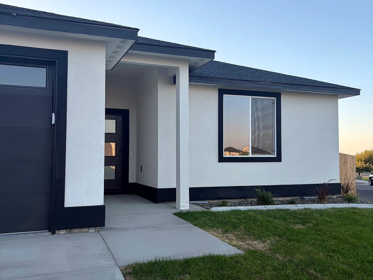 3 bed, 1610 sqft, $3,295 — Photo 2
