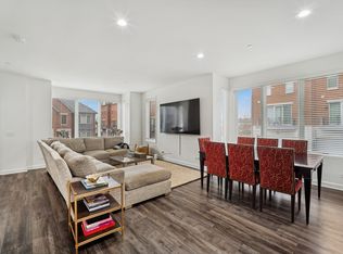 1251 Gateway Ct, Northbrook, IL 60062