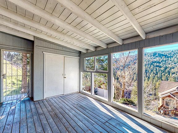 PARTIALLY ENCLOSED SUN ROOM/DECK