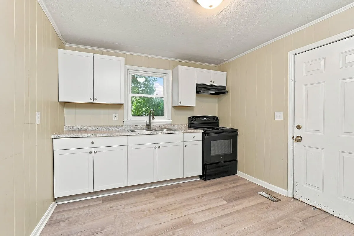 511 Liberia St — Photo 3