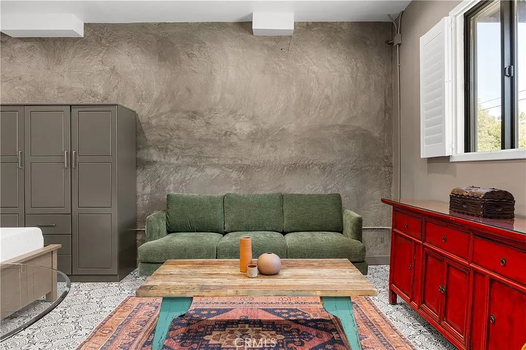 Studio, 405 sqft, $2,500 — Photo 3