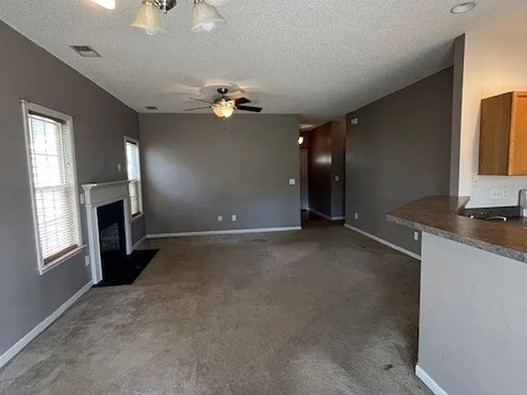 1015 Foxridge Way — Photo 8