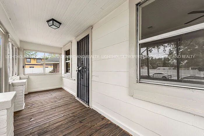 3 bed, 1.0 bath, 884 sqft, $1,300 — Photo 4