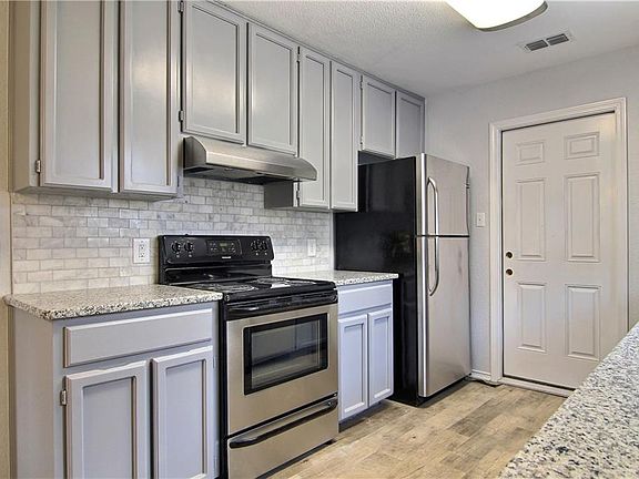 3rd image of 3021 Twin Creek Dr
