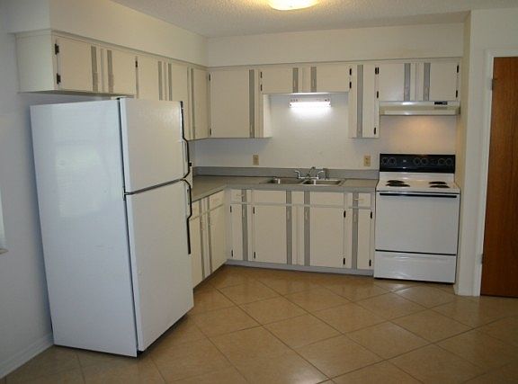 2nd image of 117 Oleander Dr