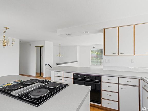 2nd image of 2413 124th Pl NE
