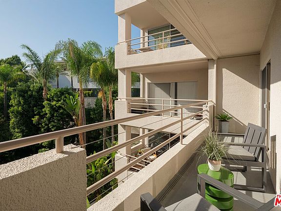 3rd image of 1131 Alta Loma Rd APT 428