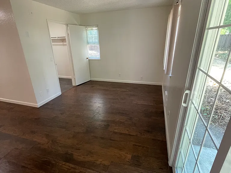Sierra Vista Apartments — Photo 20