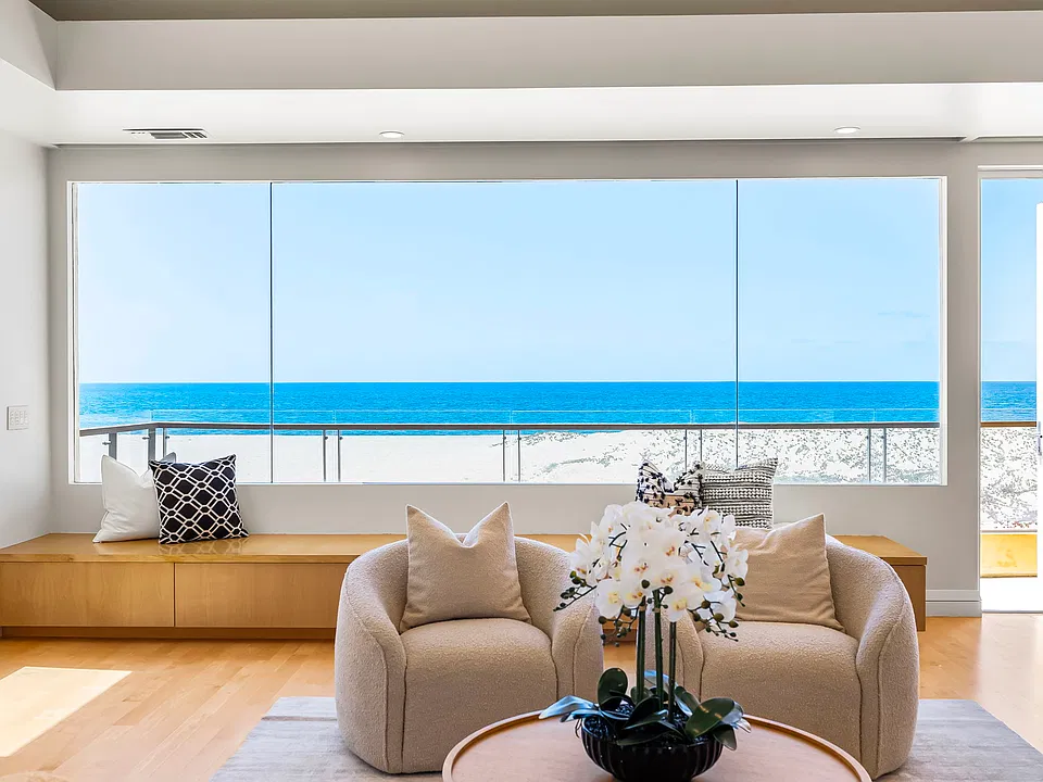 1554 E Oceanfront
