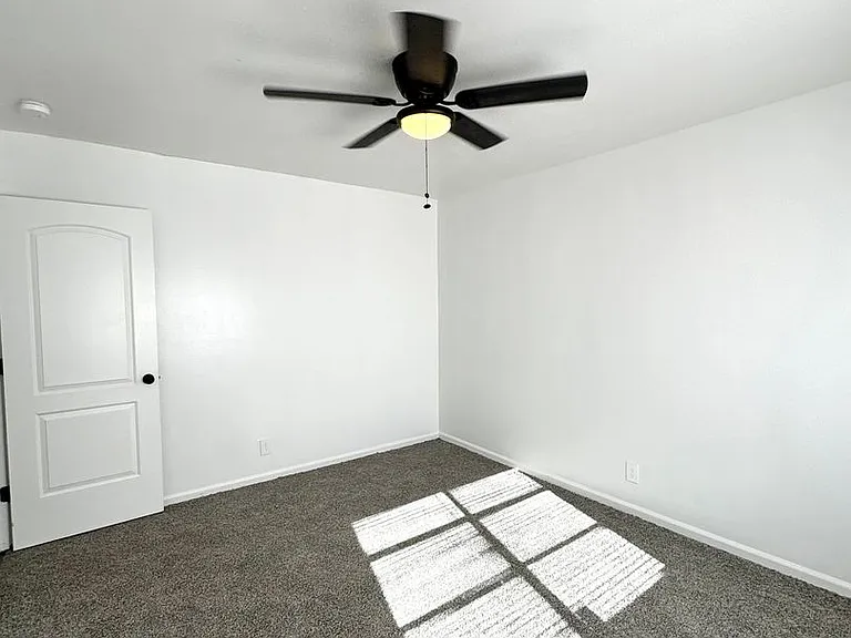 306 N Jackson St — Photo 48