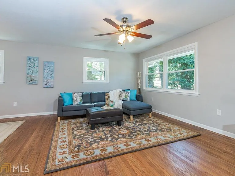 1920 La Mesa Ln — Photo 11